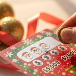 Un hombre de Carolina del Norte convierte sus regalos de Navidad en un premio de lotería de segunda oportunidad de un millón de dólares