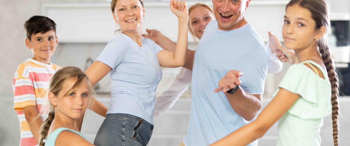 Familia de tres generaciones reclama premio de $2.5 millones de la Lotto 6/49