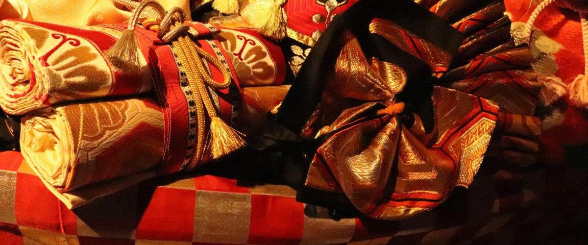 Fiebre festiva invade a hombre de Illinois, comparte premio de $1 millón de la lotería con su madre