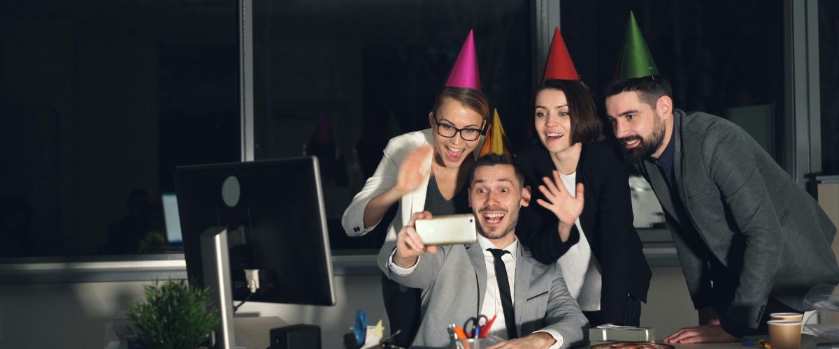 Grupo de ocho empleados de Kentucky se lleva el premio de $200,000 de la lotería Powerball