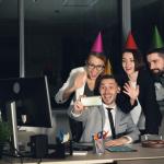 Grupo de ocho empleados de Kentucky se lleva el premio de $200,000 de la lotería Powerball