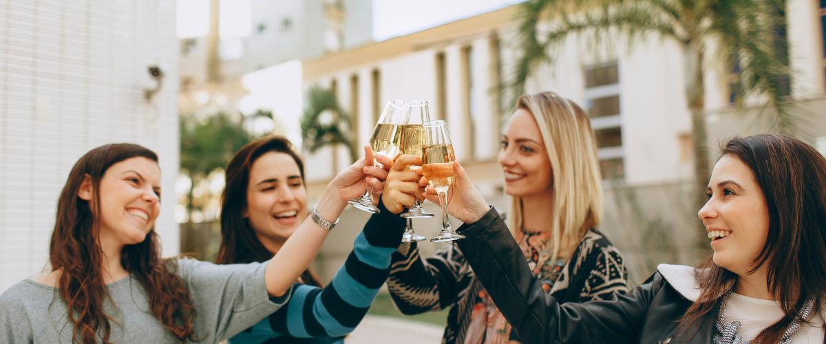 Dos amigos de Illinois desmienten a sus compañeros de trabajo al compartir un premio de $350,000 de la lotería Lucky Day