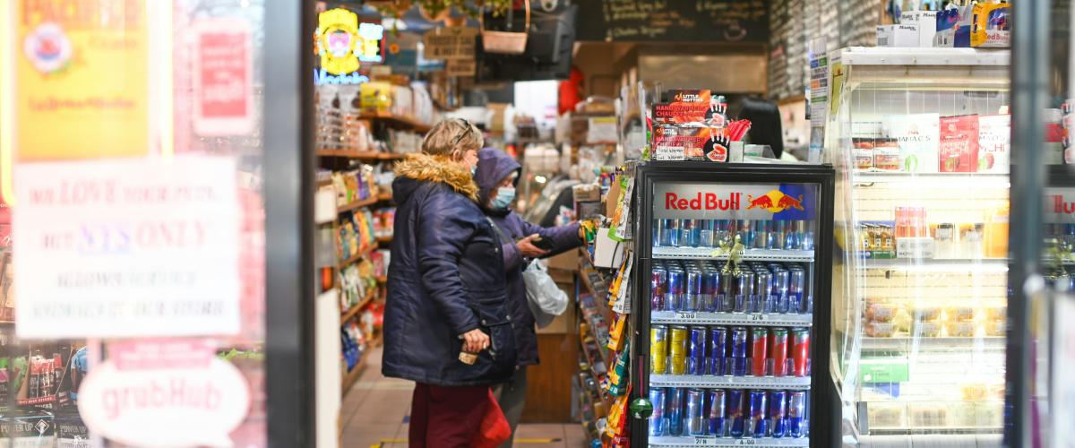Un hombre de Nueva York convierte su visita al supermercado en una renta vitalicia de $3 millones gracias a la lotería