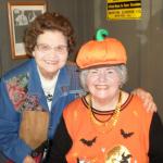 Un encuentro sorpresa con su abuela en la tienda lleva a un jugador de la lotería de Illinois a ganar $1 millón en Powerball