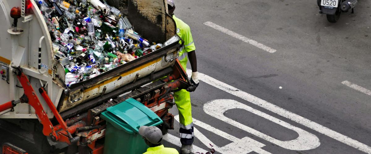 Recogedores de basura ayudan a mujer a encontrar un billete de lotería de €1 millón en Italia