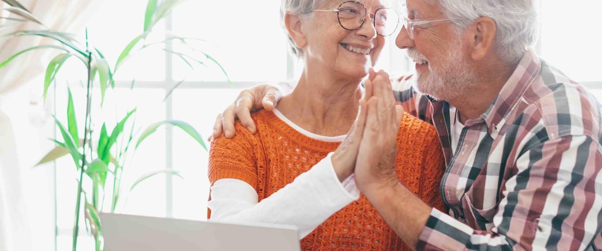 Pareja canadiense de 48 años de matrimonio realizará su "luna de miel aplazada" gracias a un premio de $5 millones en la Lotto 6/49